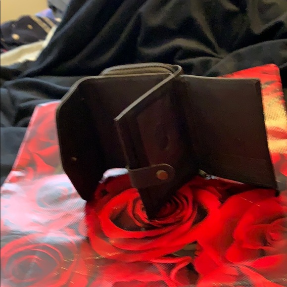 NWOT~NEVER USED WALLET WITH LOTS OF ROOM - Picture 3 of 4